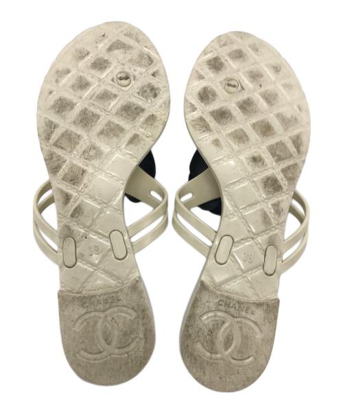 CHANEL（シャネル）CHANEL (シャネル) カメリアラバーサンダル ホワイト×ブラック サイズ:SIZE 38の古着・服飾アイテム