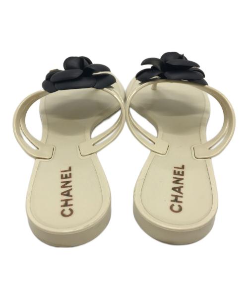 CHANEL（シャネル）CHANEL (シャネル) カメリアラバーサンダル ホワイト×ブラック サイズ:SIZE 38の古着・服飾アイテム