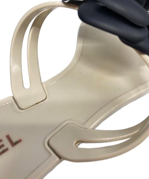 CHANEL（シャネル）CHANEL (シャネル) カメリアラバーサンダル ホワイト×ブラック サイズ:SIZE 38の古着・服飾アイテム