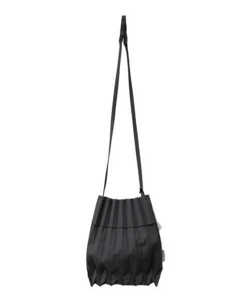 me ISSEY MIYAKE（ミーイッセイ ミヤケ）me ISSEY MIYAKE (ミーイッセイ ミヤケ) TRUNK PLEATS BAG トランクプリーツバッグ MI41AG036 グレーの古着・服飾アイテム