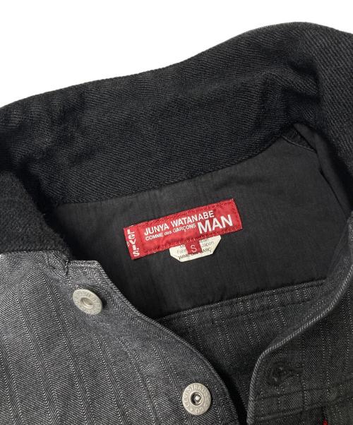COMME des GARCONS JUNYA WATANABE MAN（コム デ ギャルソン ジュンヤ ワタナベ マン）COMME des GARCONS JUNYA WATANABE MAN (コム デ ギャルソン ジュンヤ ワタナベ マン) LEVI'S (リーバイス) エルボーパッチ デニムジャケット グレー サイズ:Sの古着・服飾アイテム