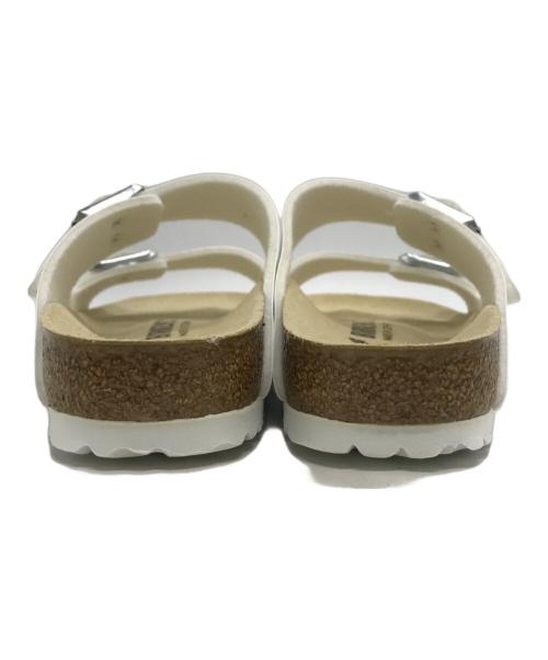 BIRKENSTOCK（ビルケンシュトック）BIRKENSTOCK (ビルケンシュトック) Arizona サンダル アリゾナ ホワイト サイズ:23の古着・服飾アイテム