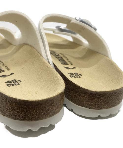 BIRKENSTOCK（ビルケンシュトック）BIRKENSTOCK (ビルケンシュトック) Arizona サンダル アリゾナ ホワイト サイズ:23の古着・服飾アイテム