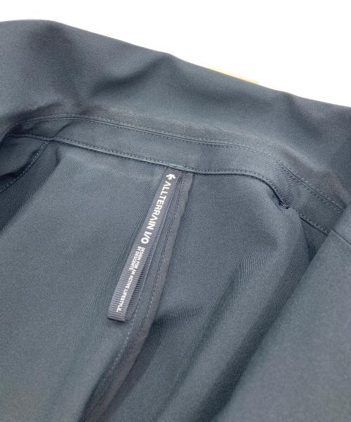 DESCENTE ALLTERRAIN（デザイント オルテライン）DESCENTE ALLTERRAIN (デザイント オルテライン) TECH TAILORED JACKET テックテーラードジャケット DU5SJKI1M ブラック サイズ:JP Sの古着・服飾アイテム