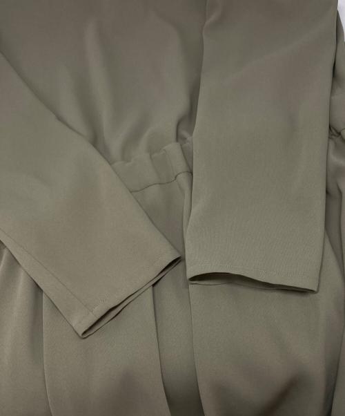 NO CONTROL AIR（ノーコントロールエアー）NO CONTROL AIR (ノーコントロールエアー) 強撚ポリエステル経二重織 ウエストマークワンピース NC065OP カーキ サイズ:38の古着・服飾アイテム