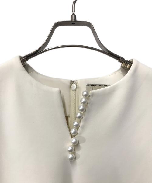 UNITED ARROWS（ユナイテッドアローズ）UNITED ARROWS (ユナイテッドアローズ) SPONGY パールモチーフ ブラウス アイボリー サイズ:Mの古着・服飾アイテム