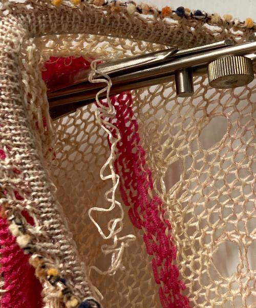 M.&KYOKO（エムアンドキョウコ）M.&KYOKO (エムアンドキョウコ) カーディガン ベージュ×ピンク サイズ:2の古着・服飾アイテム