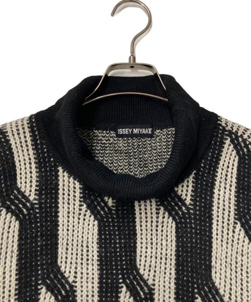 ISSEY MIYAKE（イッセイミヤケ）ISSEY MIYAKE (イッセイミヤケ) ハイネックニット ME31KN077 ブラック×アイボリー サイズ:Mの古着・服飾アイテム