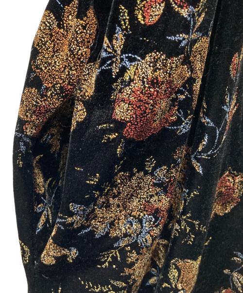 Ameri（アメリ）Ameri (アメリ) FLOWER PRINT VELOUR PANTS フラワープリントベロアパンツ 0124208210690 ブラック サイズ:Sの古着・服飾アイテム