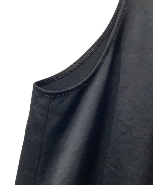 EVERYDAY I LIKE.（エヴリデイ アイ ライク）EVERYDAY I LIKE. (エヴリデイ アイ ライク) Minimal Satin ノースリーブブラウス 23-051-500-8030-1-0 ブラック サイズ:-の古着・服飾アイテム