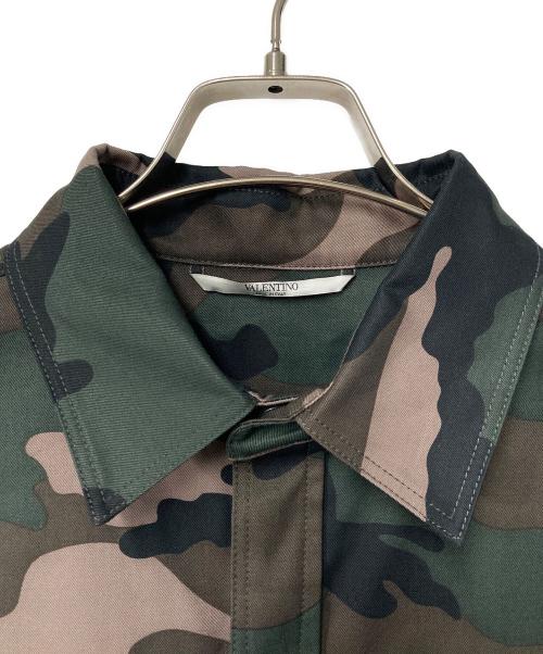 VALENTINO（ヴァレンティノ）VALENTINO (ヴァレンティノ) カモ柄プリントシャツジャケット 0000046624 01 オリーブ サイズ:48の古着・服飾アイテム