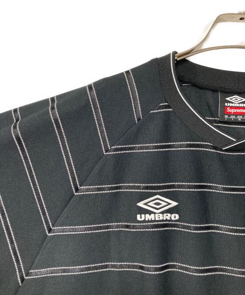 SUPREME（シュプリーム）SUPREME (シュプリーム) UMBRO (アンブロ) Stripe Soccer Jersey ストライプサッカージャージー ブラック サイズ:ASIA XLの古着・服飾アイテム