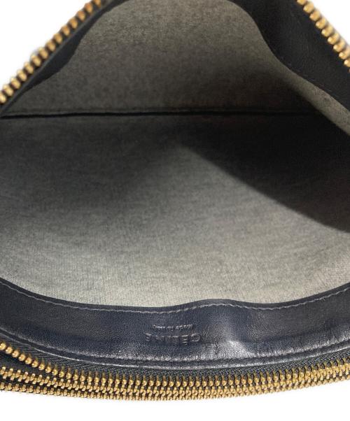 CELINE（セリーヌ）CELINE (セリーヌ) トリオラージショルダーバック ブラックの古着・服飾アイテム