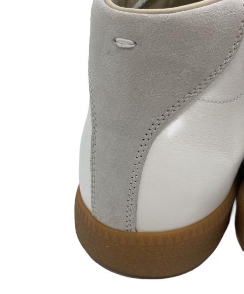 Martin Margiela 22（マルタンマルジェラ 22）Martin Margiela 22 (マルタンマルジェラ 22) REPLICA HIGH TOP GERMAN TRAINER/レプリカ ハイトップ ジャーマン トレーナー ホワイト×グレー サイズ:41 未使用品の古着・服飾アイテム