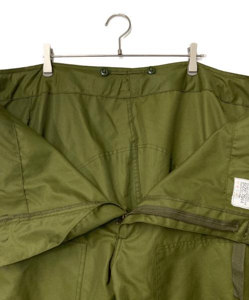 Canadian Army（カナダ軍）Canadian Army (カナディアンアーミー) ECW WINDPROOF オーバーパンツ 8415-21-798-8602 カーキ サイズ:X-Largeの古着・服飾アイテム