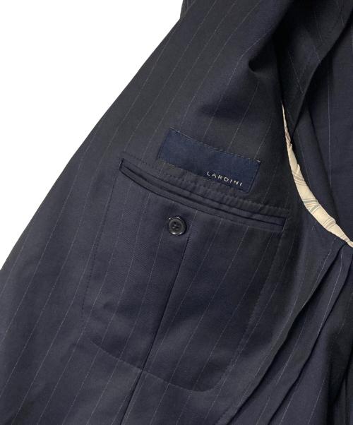 LARDINI（ラルディーニ）LARDINI (ラルディーニ) ウールストライプ テーラードジャケット 仮切羽 段返り ブートニエール付 ネイビー サイズ:50 REGの古着・服飾アイテム