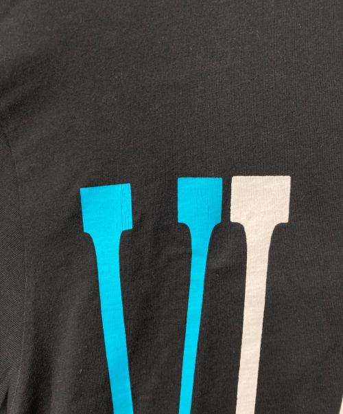 VLONE（ヴィーロン）VLONE (ヴィーロン) プリントTシャツ ブラック サイズ:Mの古着・服飾アイテム