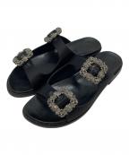 Manolo Blahnikマノロブラニク）の古着「STURLUSHANGI ビジュー サンダル」｜ブラック