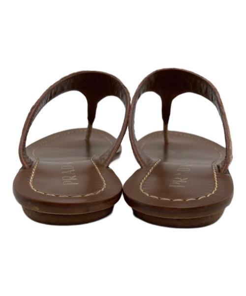 PRADA（プラダ）PRADA (プラダ) 型押しトングサンダル ブラウン サイズ:36の古着・服飾アイテム