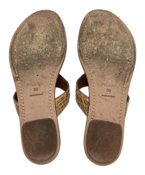 PRADA（プラダ）PRADA (プラダ) 型押しトングサンダル ブラウン サイズ:36の古着・服飾アイテム