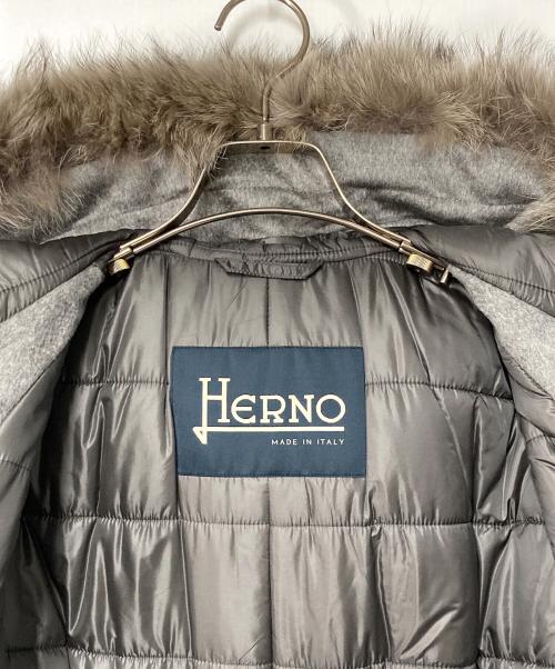 HERNO（ヘルノ）HERNO (ヘルノ) カシミヤ中綿ファーフーデットコート グレー サイズ:46の古着・服飾アイテム