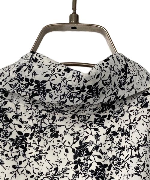 Swingle（スウィングル）Swingle (スウィングル) ミニフラワーフリルスリーブボウタイワンピース ホワイト×ブラック サイズ:Fの古着・服飾アイテム