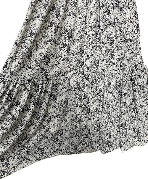 Swingle（スウィングル）Swingle (スウィングル) ミニフラワーフリルスリーブボウタイワンピース ホワイト×ブラック サイズ:Fの古着・服飾アイテム