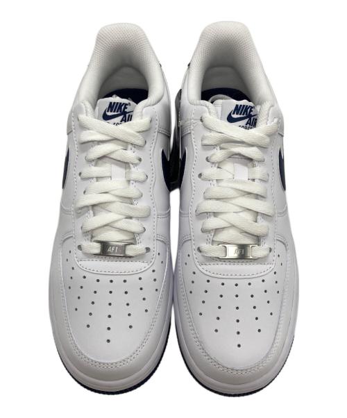 NIKE（ナイキ）NIKE (ナイキ) NIKE AIR FORCE 1 07  ホワイト×ネイビー サイズ:UK8/EUR42.5/cm27 未使用品の古着・服飾アイテム