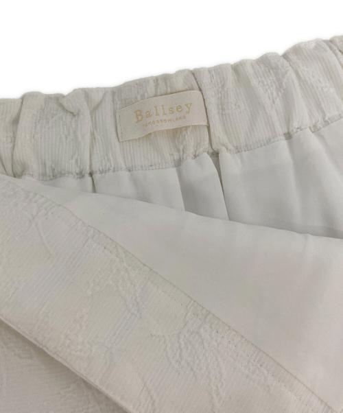 BALLSEY（ボールジィ）BALLSEY (ボールジィ) ジャガードフラワースカート ホワイト サイズ:36の古着・服飾アイテム