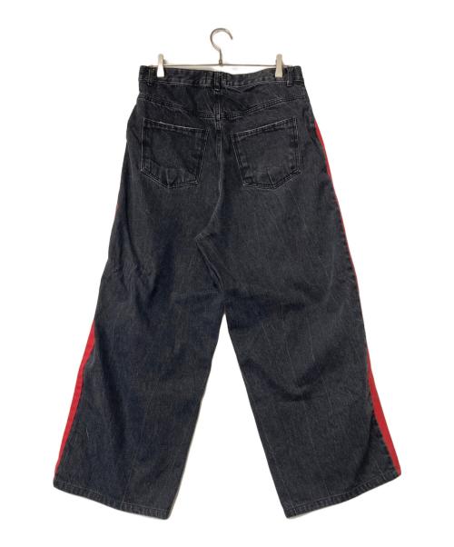 Saint martin（セント・マーチン）Saint martin (セント・マーチン) ワイドサイドラインデニムパンツ ブラック×レッド サイズ:Mの古着・服飾アイテム
