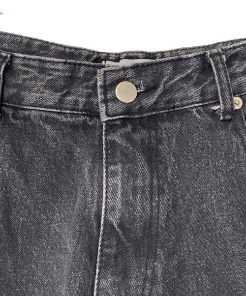 Saint martin（セント・マーチン）Saint martin (セント・マーチン) ワイドサイドラインデニムパンツ ブラック×レッド サイズ:Mの古着・服飾アイテム