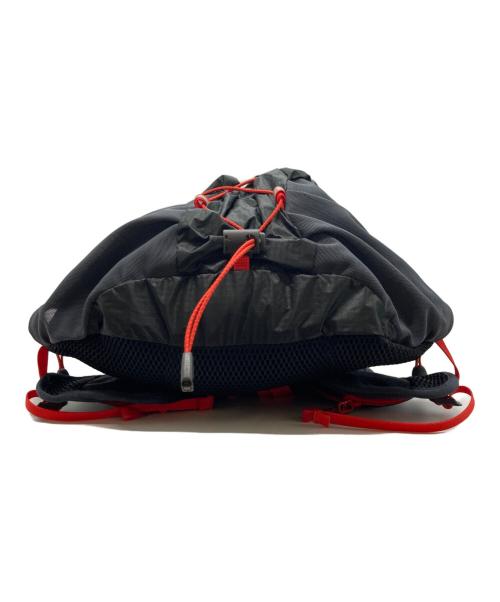 mont-bell（モンベル）mont-bell (モンベル) CROSS RUNNER PACK 15 クロスランナーパック 1123870 ブラック×グレー×レッドの古着・服飾アイテム