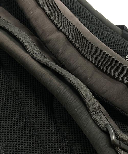 MONCLER（モンクレール）MONCLER (モンクレール) CUT BACKPACK ブラックの古着・服飾アイテム