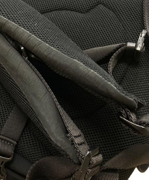 MONCLER（モンクレール）MONCLER (モンクレール) CUT BACKPACK ブラックの古着・服飾アイテム