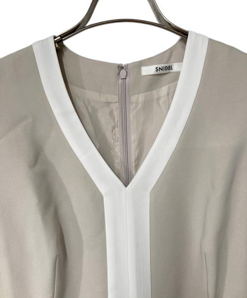 Snidel（スナイデル）Snidel (スナイデル) サイドプリーツバイカラーワンピ ベージュ×ホワイト サイズ:2の古着・服飾アイテム