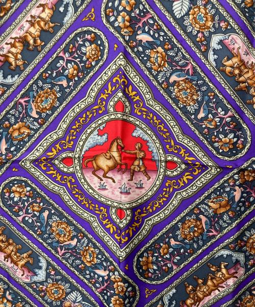 HERMES（エルメス）HERMES (エルメス) カレ90 QALAMDAN/カラムダン シルクスカーフ パープルの古着・服飾アイテム