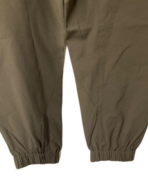 ATELIER BLUE BOTTLE（アトリエ ブルー ボトル）atelier blue bottle (アトリエ ブルー ボトル) イージーナイロンパンツ カーキ サイズ:XSの古着・服飾アイテム