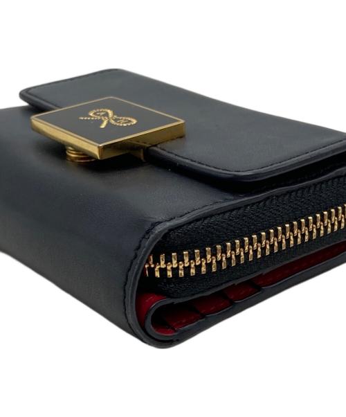 ANYA HINDMARCH（アニヤ・ハインドマーチ）ANYA HINDMARCH (アニヤハインドマーチ) ツイストリボンデザイン二つ折り財布 ブラックの古着・服飾アイテム