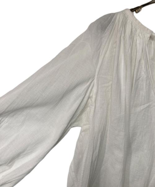 YLEVE（イレーヴ）YLEVE (イレーヴ) コットンボイルペザントブラウス ホワイトの古着・服飾アイテム