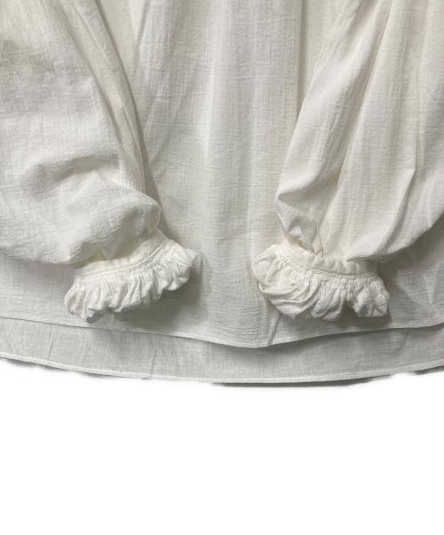 YLEVE（イレーヴ）YLEVE (イレーヴ) コットンボイルペザントブラウス ホワイトの古着・服飾アイテム