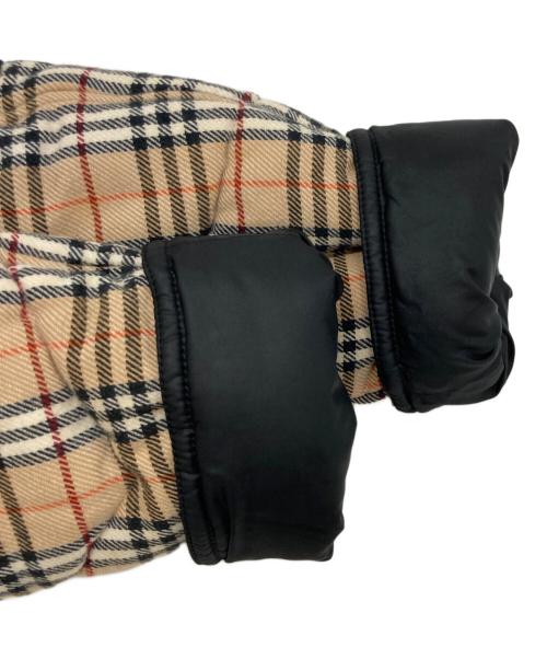 BURBERRY BLUE LABEL（バーバリーロンドンブルーレーベル）BURBERRY BLUE LABEL (バーバリーロンドンブルーレーベル) リバーシブルパテッドジャケット ベージュ×ブラック サイズ:40の古着・服飾アイテム