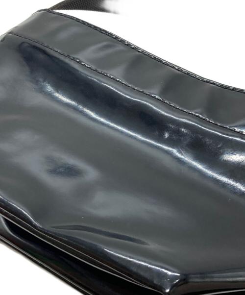 Herve Chapelier（エルベシャプリエ）Herve Chapelier (エルベシャプリエ) エナメル舟形ショルダーバッグ ブラックの古着・服飾アイテム