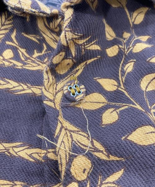 WHITE MOUNTAINEERING（ホワイトマウンテ二アニング）WHITE MOUNTAINEERING (ホワイトマウンテ二アニング) BOTANICAL BANDANA PRINTED SHIRT ブラウン×イエロー サイズ:1の古着・服飾アイテム