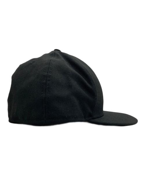 YOHJI YAMAMOTO（ヨウジヤマモト）YOHJI YAMAMOTO (ヨウジヤマモト) New Era (ニューエラ) メタルプレート ロゴキャップ ブラックの古着・服飾アイテム