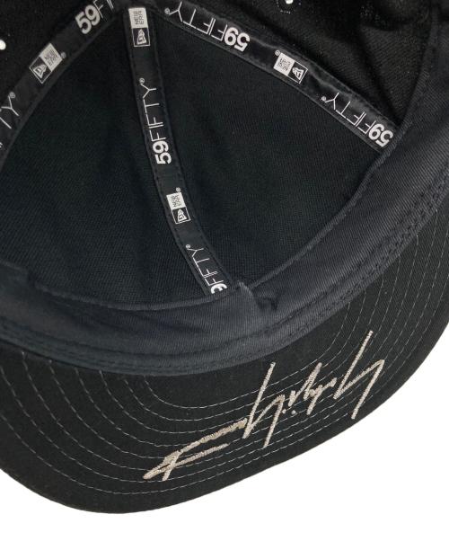 YOHJI YAMAMOTO（ヨウジヤマモト）YOHJI YAMAMOTO (ヨウジヤマモト) New Era (ニューエラ) メタルプレート ロゴキャップ ブラックの古着・服飾アイテム