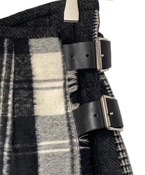 O'NEIL OF DUBLIN（オニールオブダブリン）O'NEIL OF DUBLIN (オニールオブダブリン) チェック切替ウール混プリーツスカート ブラック×ホワイト サイズ:36の古着・服飾アイテム