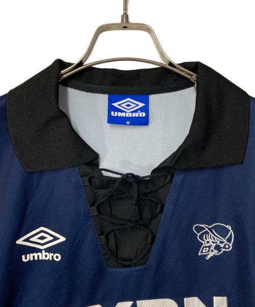UMBRO（アンブロ）UMBRO (アンブロ) FREAK'S STORE (フリークストア) 別注 ゲームシャツ ネイビー×ブラック サイズ:Mの古着・服飾アイテム