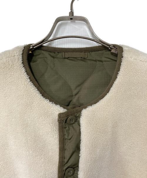 TAION（タイオン）TAION (タイオン) ミリタリー リバーシブル クルーネック ダウンジャケット オリーブ×アイボリー サイズ:Sの古着・服飾アイテム