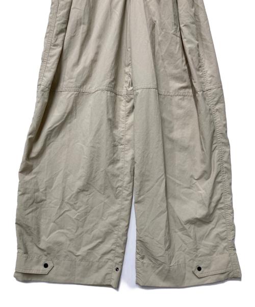 Adam et Rope（アダム エ ロペ）Adam et Rope (アダム エ ロペ) リサイクルナイロンジャンプスーツ ベージュ サイズ:38の古着・服飾アイテム