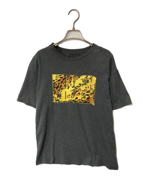 UNDERCOVER（アンダーカバー）UNDERCOVER (アンダーカバー) ロゴTシャツ グレー サイズ:Ｍの古着・服飾アイテム